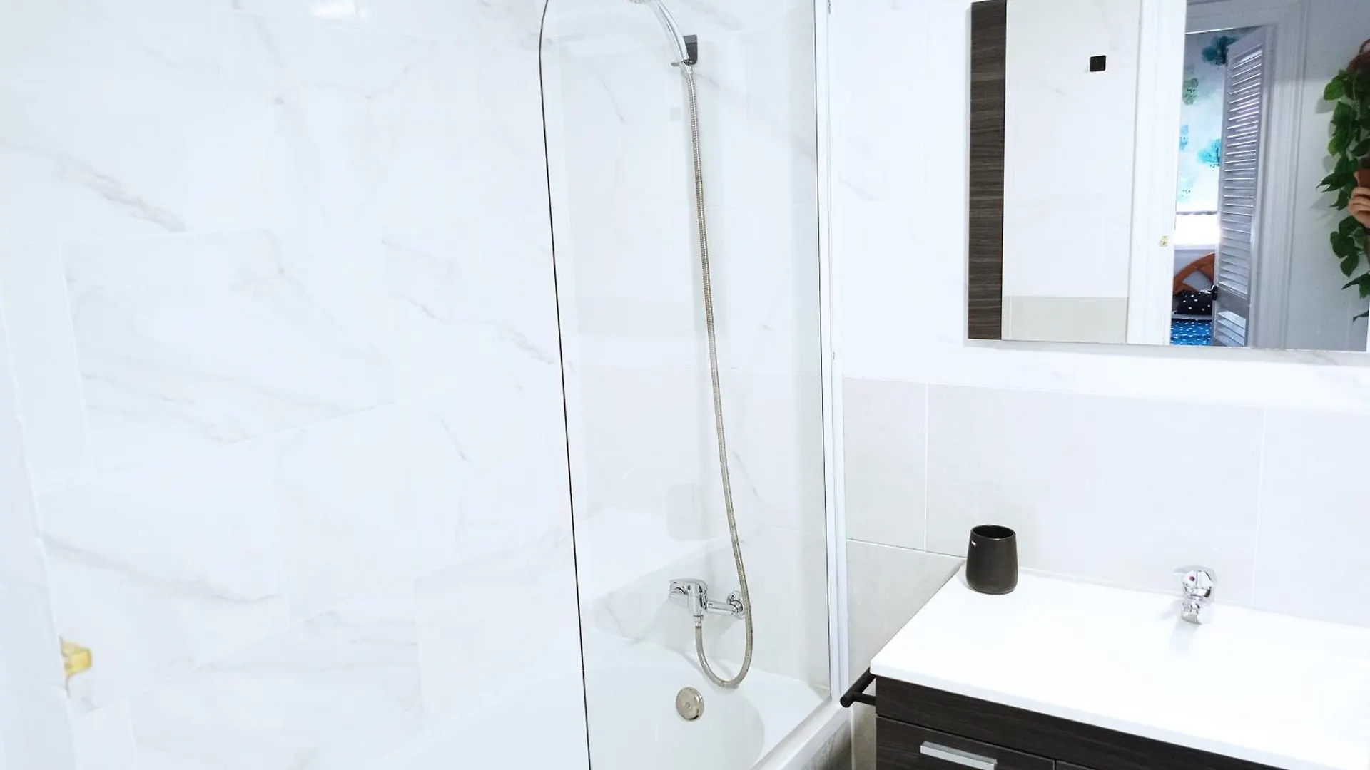 Angosta Host Apartment Malaga Homestay